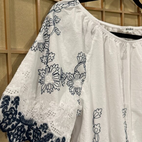 (Anthropologie) Kindred Embroidered Eyelet Mandala Tassel Blouse Ladies Size M - Picture 4 of 8